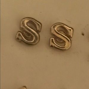 💕 S earrings 💕